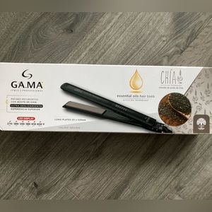 GAMA essential oils hair straightener. New in box
